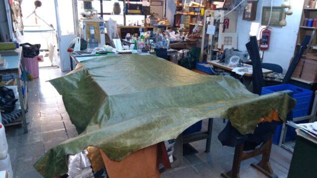 Her ürünün başlangıç noktası: Özenle seçilmiş doğal deriler, Didar Art’ın kalite anlayışının temelini oluşturur.