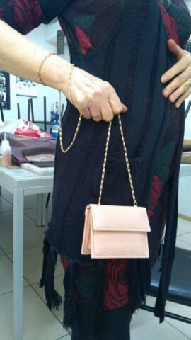 Eğitimlerimizde her öğrenci, hayalindeki ürünü gerçeğe dönüştürme imkânı bulur. Siz de kendi tasarımınızı üretmek ister misiniz?